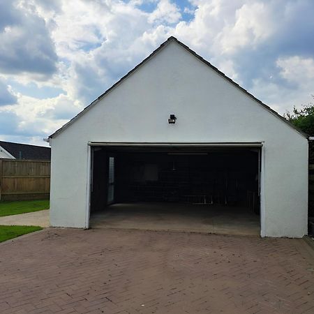 Beautiful 5 Bedroom Bungalow, Sleeps 7, In Calne Exterior foto