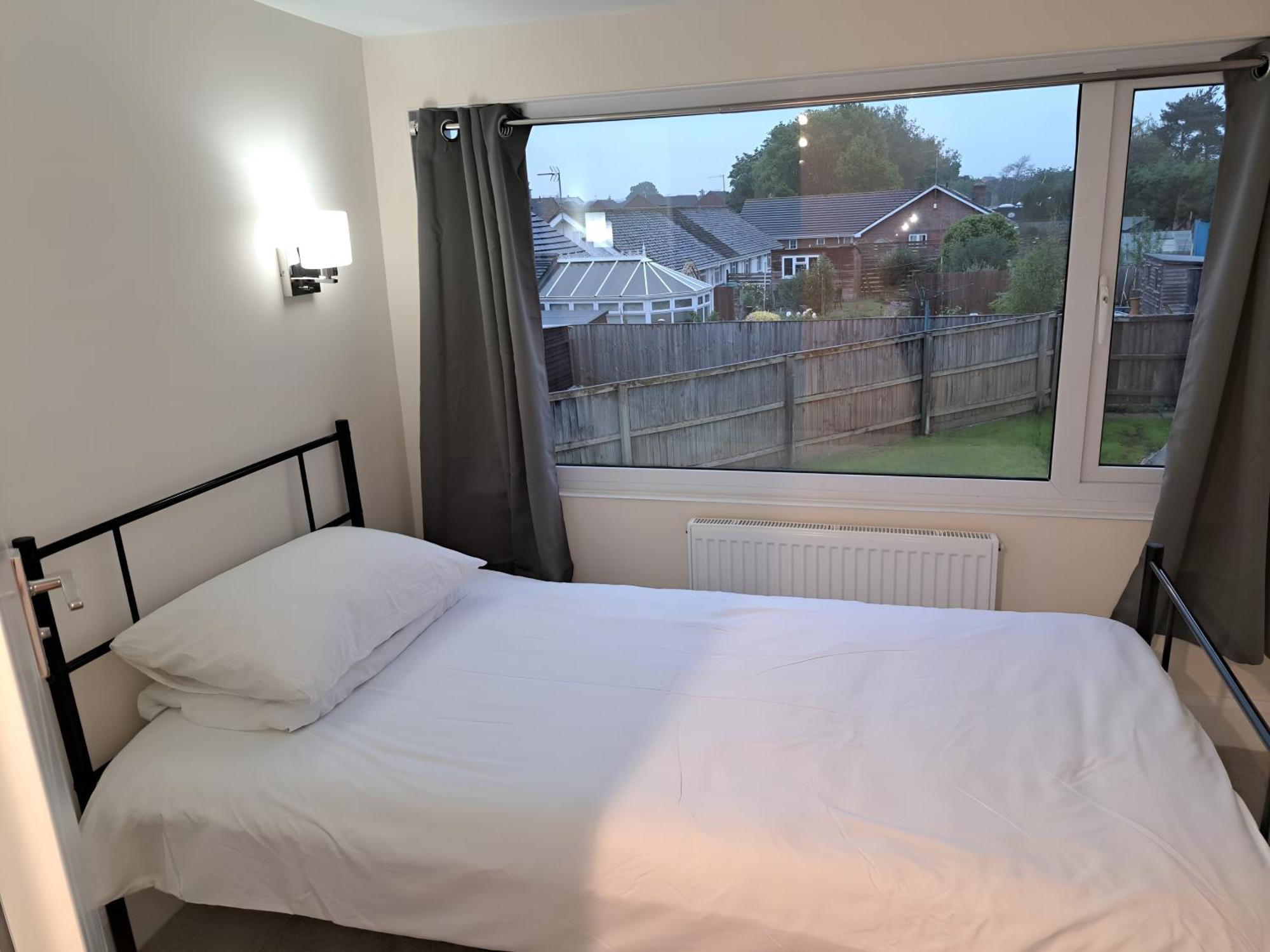 Beautiful 5 Bedroom Bungalow, Sleeps 7, In Calne Exterior foto